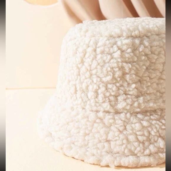 Chic Beige Teddy Sherpa Bucket Hat OS New - Picture 2 of 3